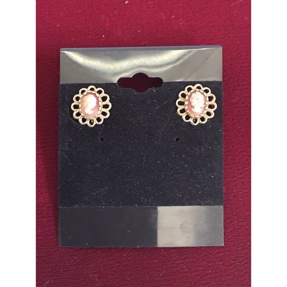 Carnelian Shell Cameo Stone Earrings 14kt Yellow Gold Screwbacks For Non-Pierced - Picture 2 of 6